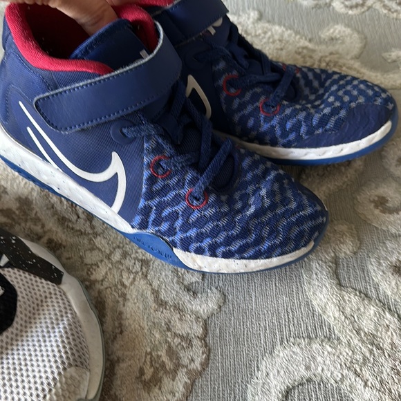 3 pairs of sneakers - Picture 7 of 14